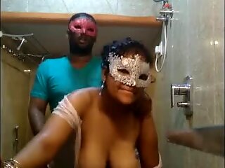 Udvalgt op yam-sized babs indisk super-kælling kneppet hårdt bagfra i brusebad