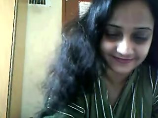 35yr Old Thick Hairy Desi Aunty Fucks Her Cunt on Cam