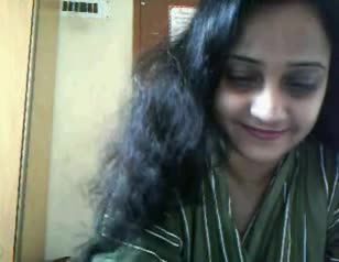 35yr Old Thick Hairy Desi Aunty Fucks Her Cunt on Cam