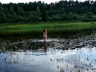 Nøgen svømmende i volga-floden